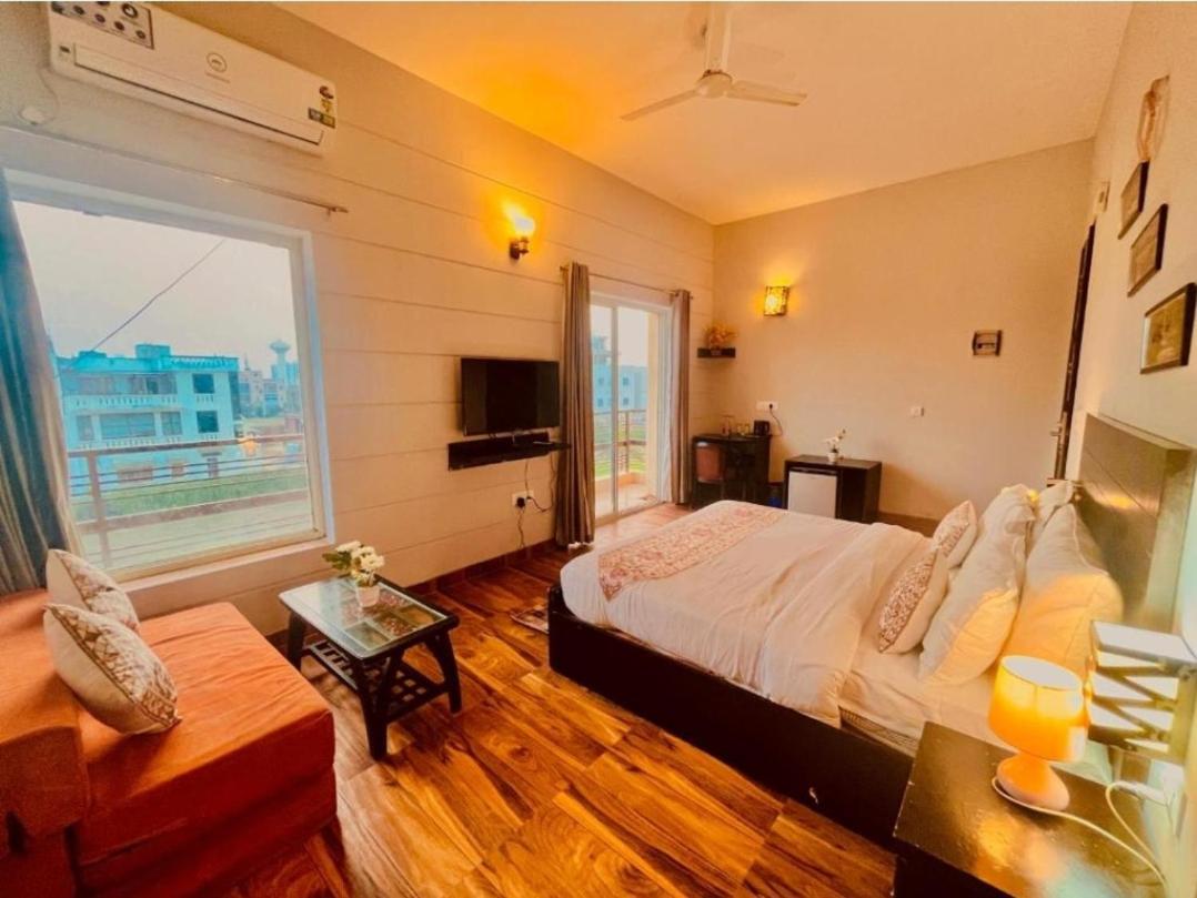 Hotel Anand Citrine & 2*